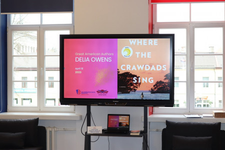 Pasākuma izvēlētā grāmata "Where The Crawdads Sing"