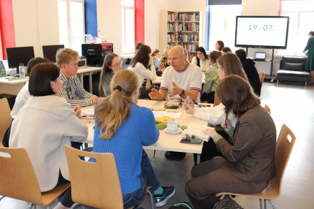 Grupu sarunas par grāmatu